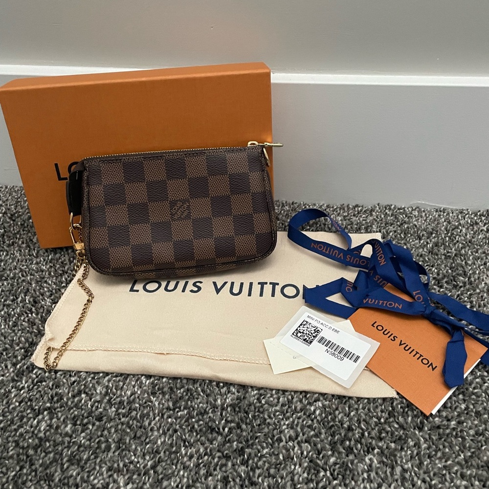 Louis Vuitton Mini Pochete